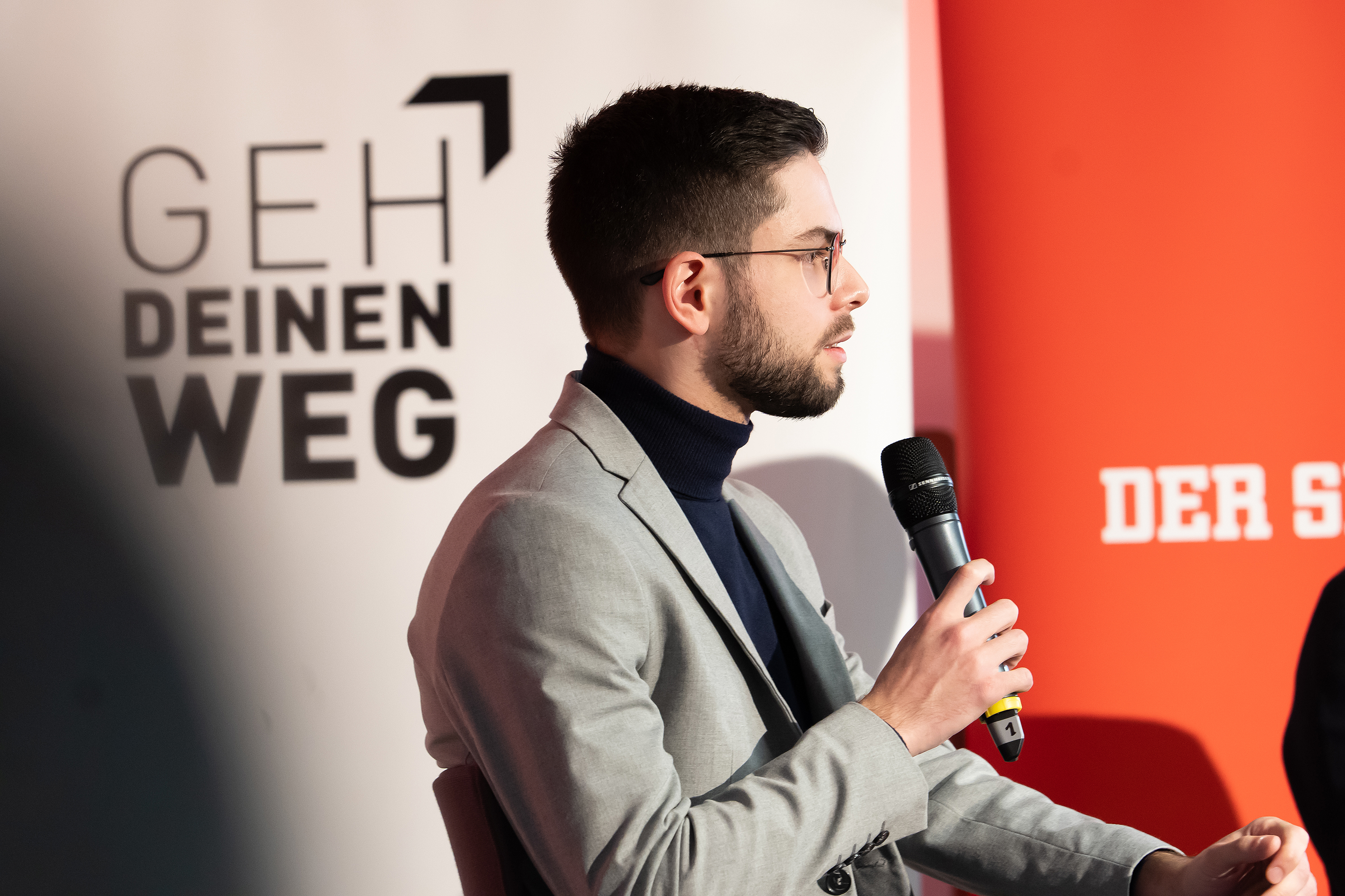 Gabriel Rinaldi speaks as a panelist on journalism in Hamburg, photographed by Isabela Pacini